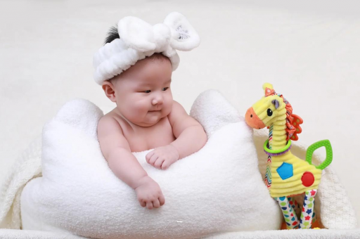 白山宝宝几个月翻身